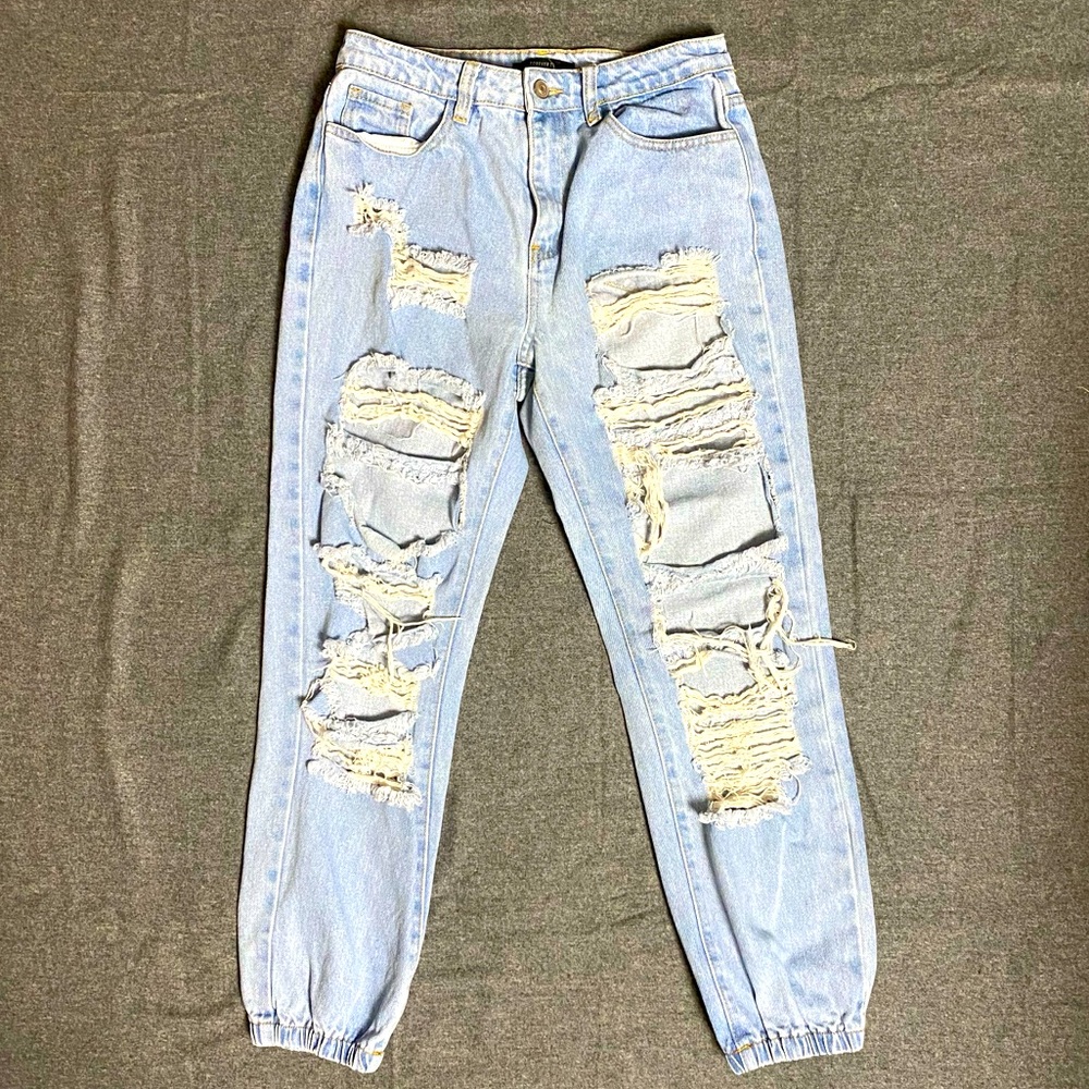 Forever 21 Ripped Jeans, torn leg, elastic Ankle, tapered Size small